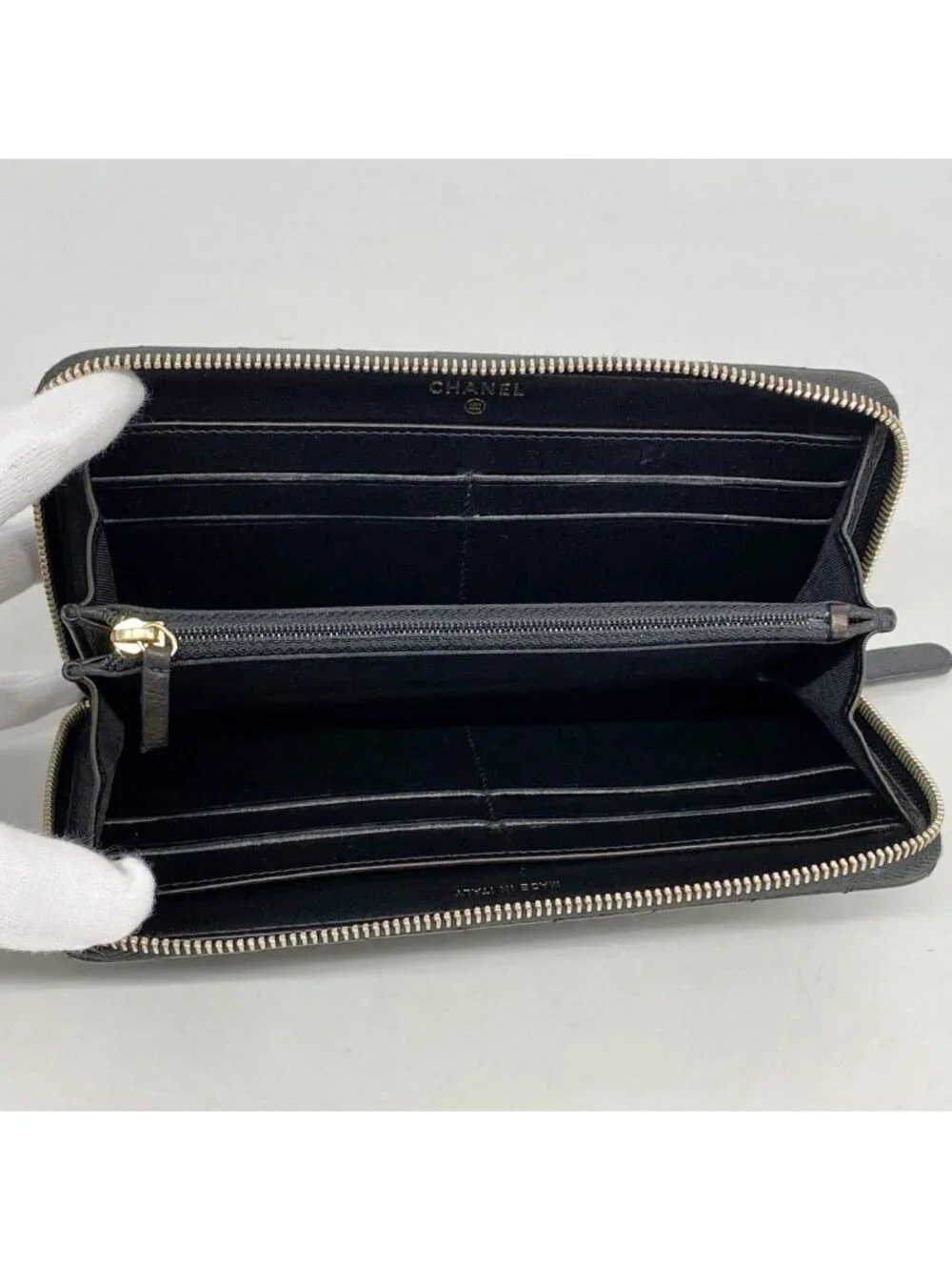 Chanel Wallet Che Blanc Leather Black Gold